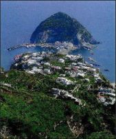 SantAngelo dIschia, niente auto e spiagge sempre calde